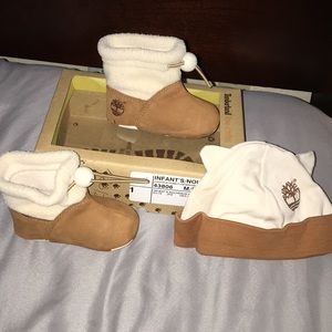 Infant Timberland Crib Boots Gift Set w/ Beanie